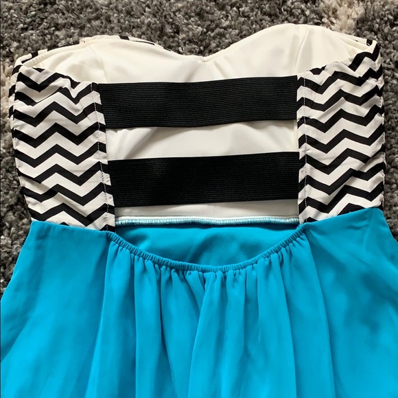High-Low Dress, Chevron Print, juniors size M - Picture 5 of 6